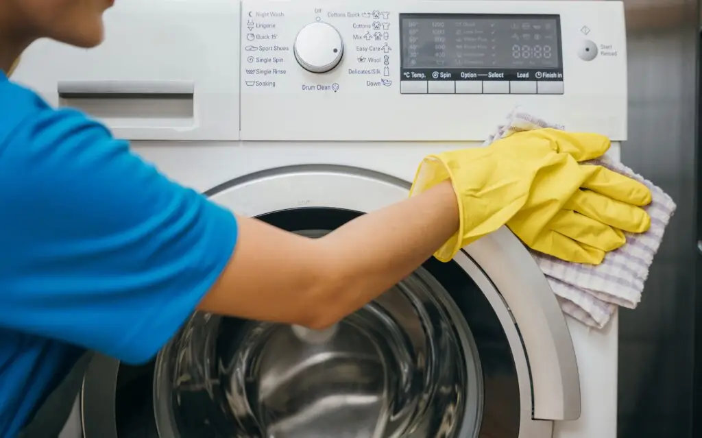 How to Clean a Washing Machine Naturally?