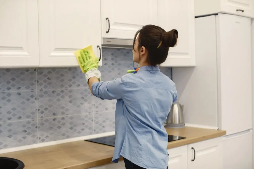 How to Clean Greasy Kitchen Cabinets Without Damage?
